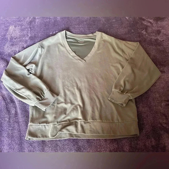 Athleta Seasoft Willow V-Neck Sweatshirt Vineyard Green Pullover Size Large - Picture 1 of 6
